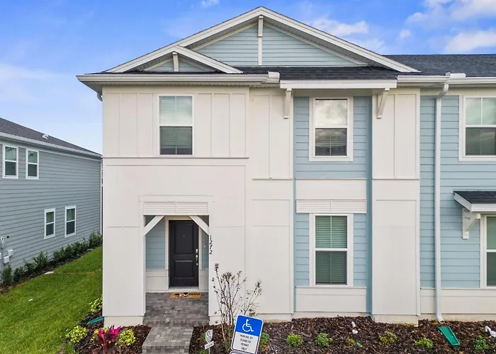 Brand New 5 Bed Villa In Windsor Cay